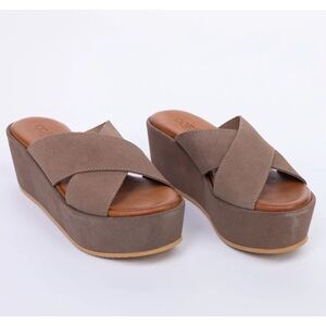 CORDANI Bella Platform Sandals in Taupe Suede sz 39 fit US 7 NWT